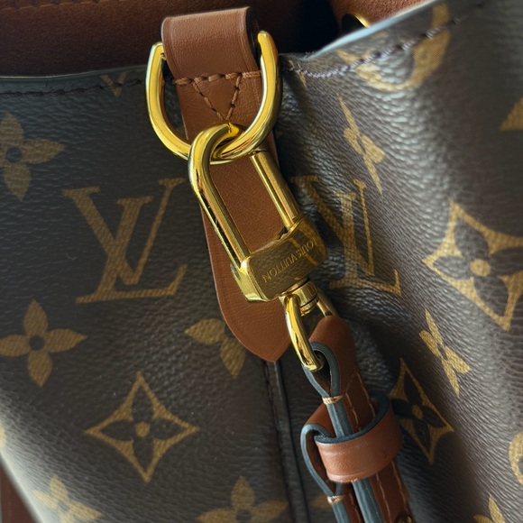 Louis Vuitton NeoNoe Monogram Bucket Bag - Picture 8 of 13